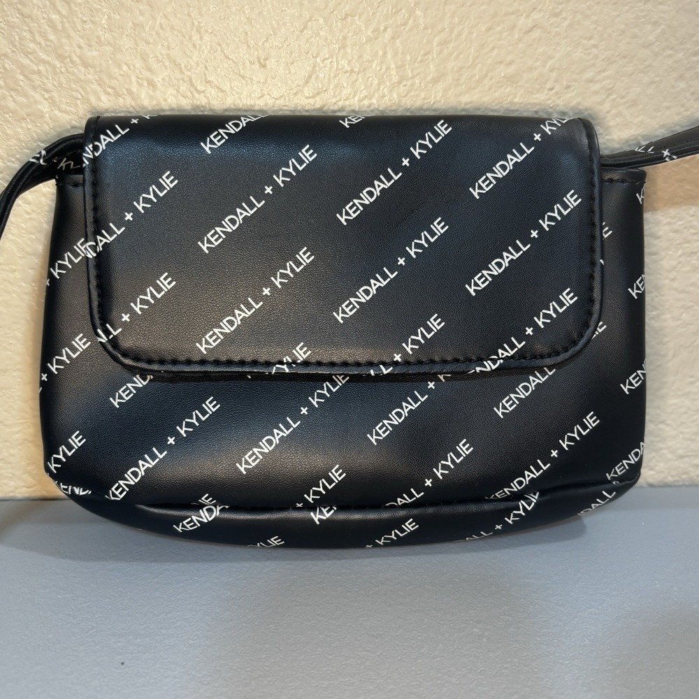 Kendall &‎ Kylie Jenner Black Crossbody Bag Purse Kardashians  Black White Snap